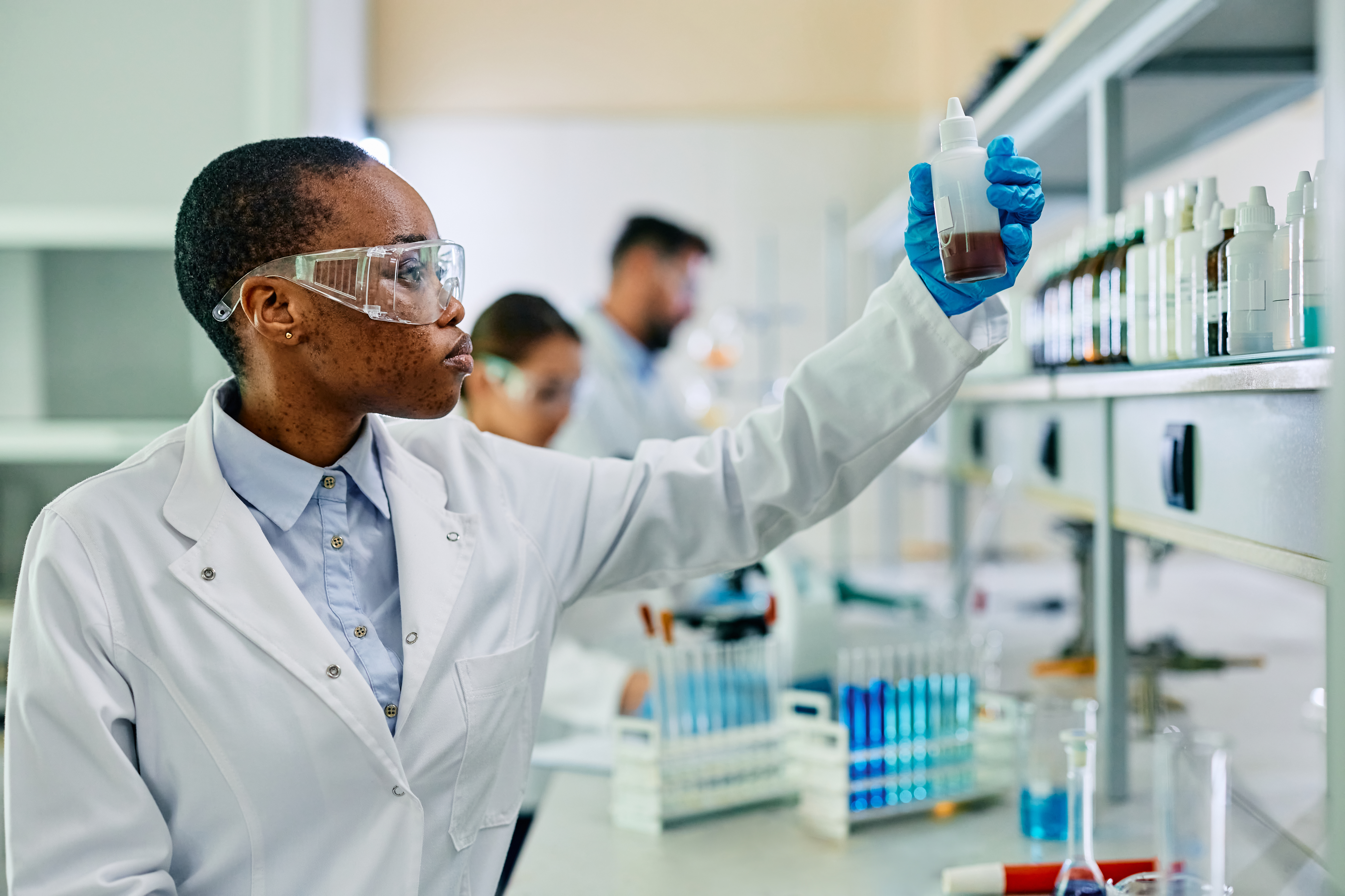 Serviços laboratoriais e estudos físico-químicos